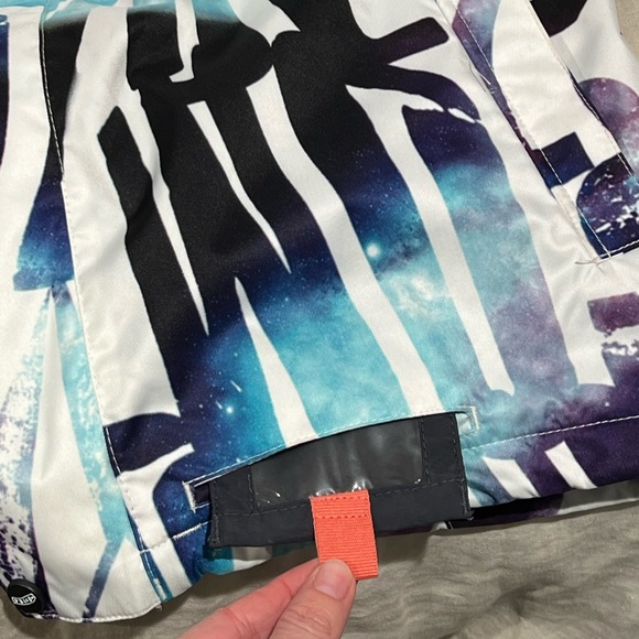 Volcom Snowboard Jacket - Picture 9 of 11